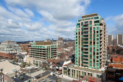100YorkvilleAtBellair Row1