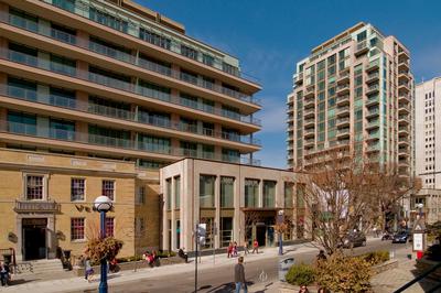 100YorkvilleAtBellair Row4