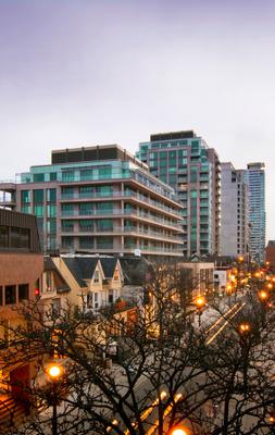 100YorkvilleAtBellair Row5