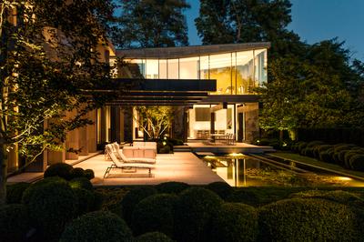 ForestHillHouseExteriorBackyard2 7CmrvXU